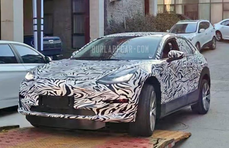 El Tesla inédito será un poco más pequeño que el Mazda CX-30