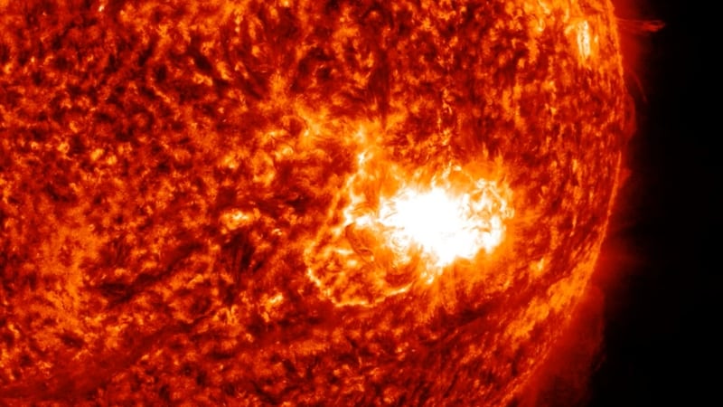 VIDEO: Gigantesca mancha solar desafía a la Tierra con una super llamarada de clase X  