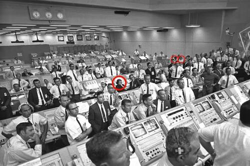 Las caras femeninas de la Luna: Quiénes eran las mujeres en la icónica foto de la sala de control del Apolo 11