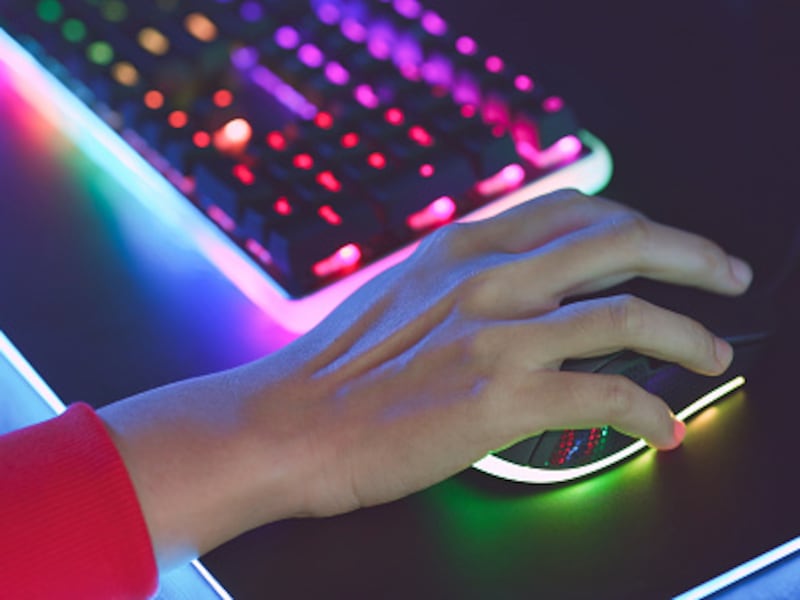¿Desconexión aleatoria? El truco oculto en Windows para que tus USB no dejen de funcionar