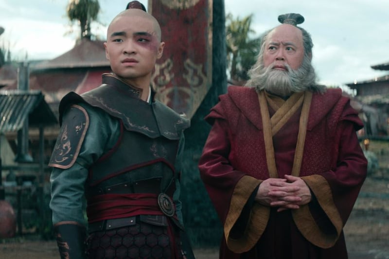 Dallas Liu y Paul Sun-Hyung Lee en 'Avatar: la leyenda de Aang'