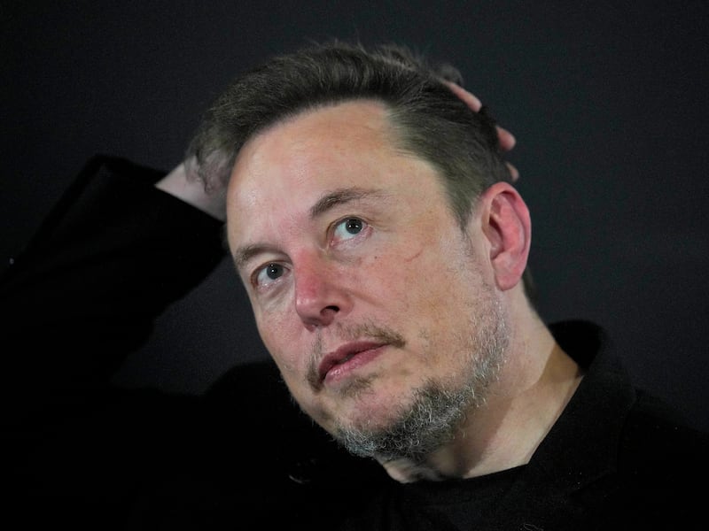 Estas son las táctica de Elon Musk para construir empresas exitosas: Una de ellas incluye dormir bajo su escritorio