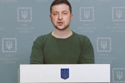 Zelenski no ha llamado a la rendición de Ucrania, es un deepfake producido por hackers rusos