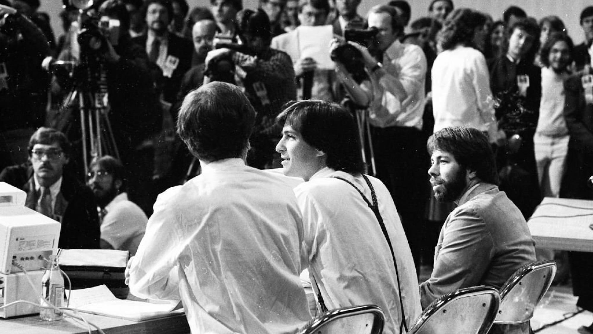 Steve Jobs (centro) y Steve Wozniak
