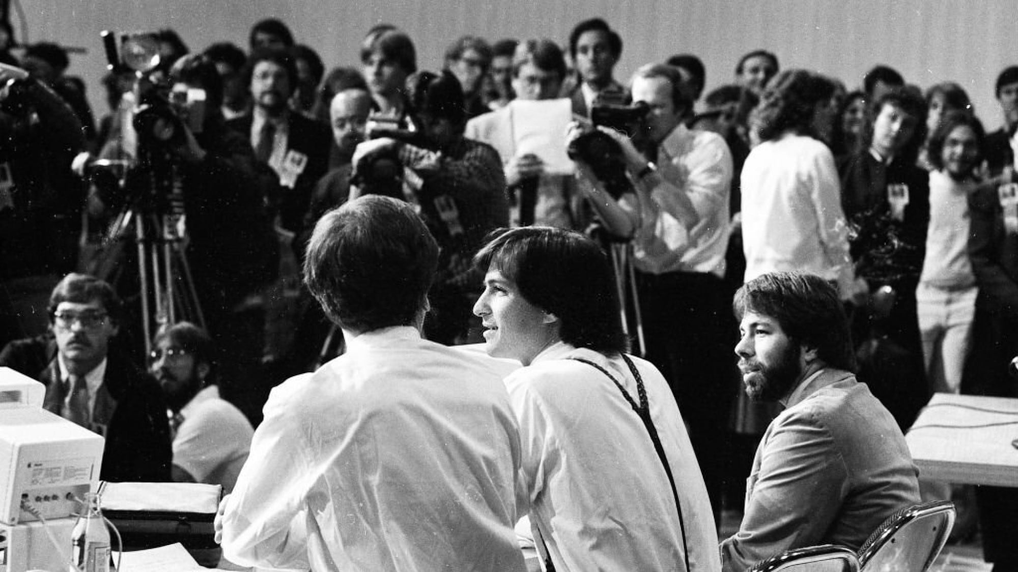 Steve Jobs (centro) y Steve Wozniak