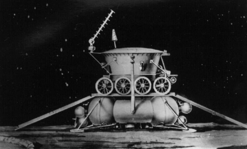 Robot soviético en la luna - Conceptual