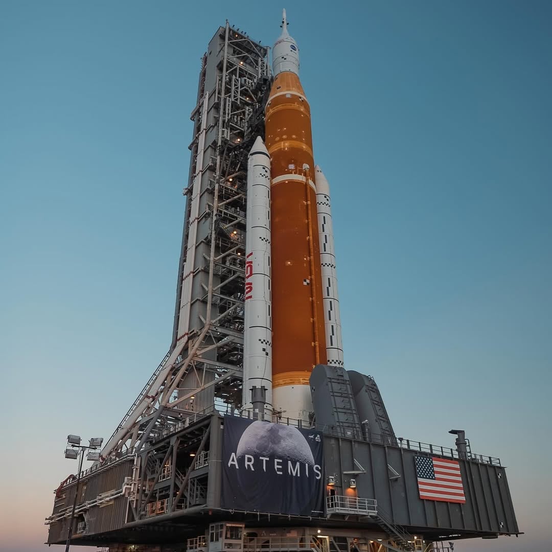 Instagram: @astro_christina