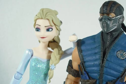 Frozen y Mortal Kombat se unen en disparatado cosplay que fusiona a Elsa con Sub-Zero