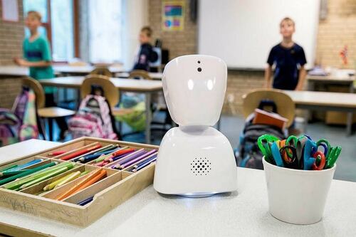 Así es AV1 | Conoce al robot que lleva a tu hijo enfermo a clases con sus amigos