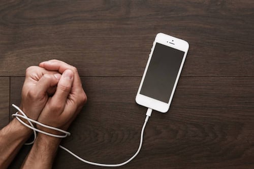 Adicción digital: EE.UU. prepara una condena histórica contra las Big Tech por el diseño adictivo del scroll