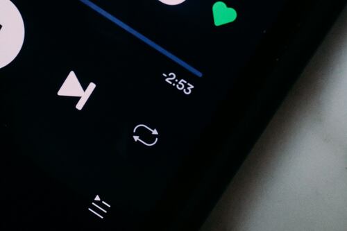 ¿Por qué Spotify restableció el acceso gratuito a letras de canciones?