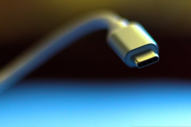 Cargador USB-C | Fuente: Pixabay @Aqe