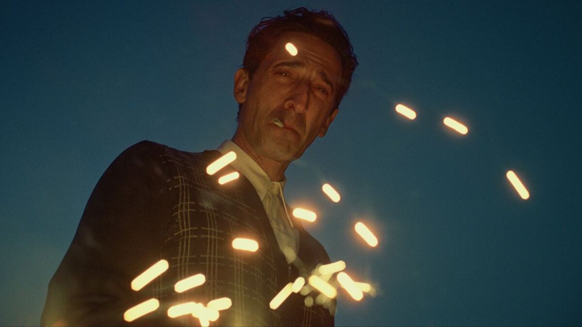 Escena de la película 'The Brutalist'