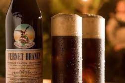 Conoce el fernet, el licor italiano amado por los argentinos