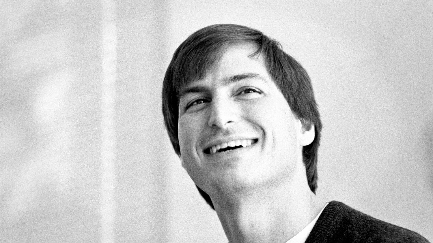 ¿Alguna vez se han imaginado cómo olía Steve Jobs? Su biografía oficial aborda ese tema en su fase de Atari antes de fundar Apple.