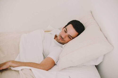 Roncar no es normal: expertos explican cómo identificarlo y medirlo con tecnología