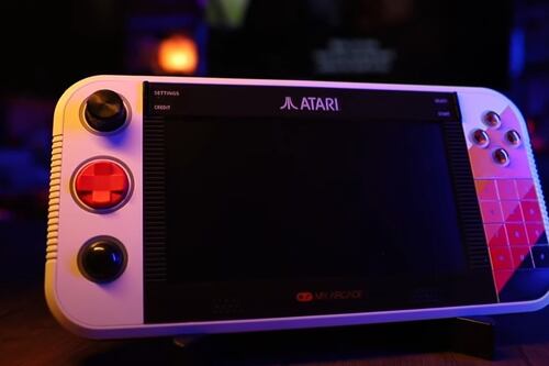 Atari presenta la Gamestation Go, su consola portátil