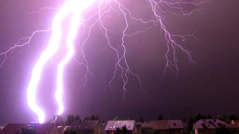 Super rayos qué causa que un relámpago sea más fuerte en algunas zonas de la Tierra