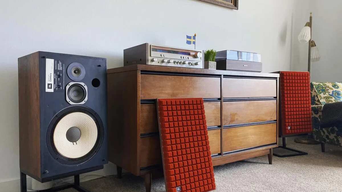 Los JBL L100 Century son unos clásicos de los altavoces de alta fidelidad / andro4all