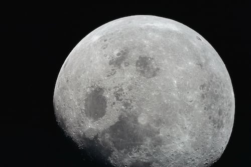 China lanza un video de su futura base lunar, pero se les escapó algo raro