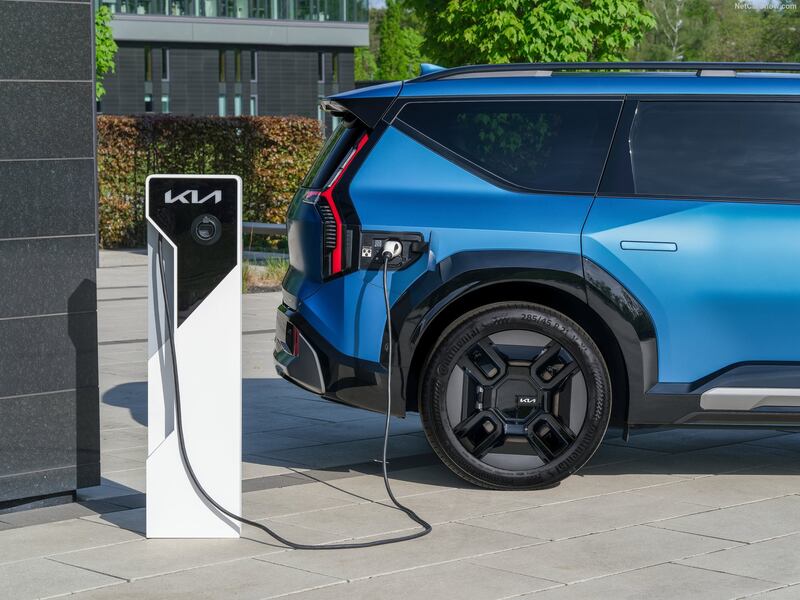 ¿Autos eléctricos o de combustión? La verdad sobre las emisiones de CO2 a lo largo de su vida