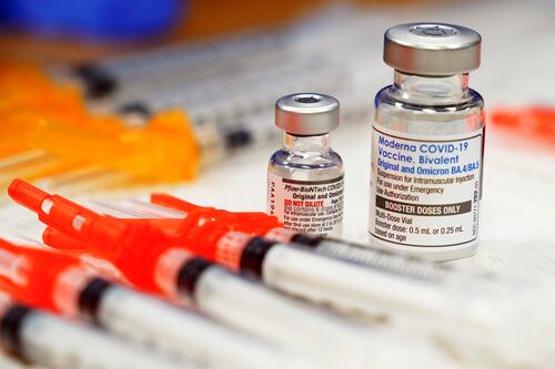 EEUU: Próxima ronda de vacunas contra COVID-19 se centrará en subvariante más reciente de omicrón