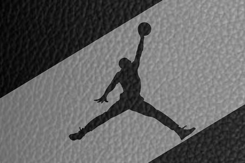 Air Jordan 14 Low Metallic Silver, un diseño innovador y exclusivo para mujeres