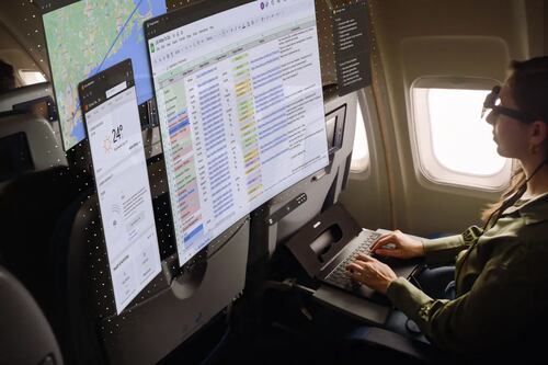 Olvídate de las pantallas: Este es el nuevo y costoso computador portátil que desafía la realidad