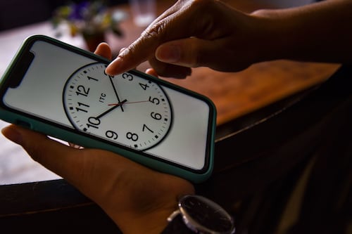 Empresa norteamericana paga 10 mil dólares a usuarios que abandonen su celular por un mes