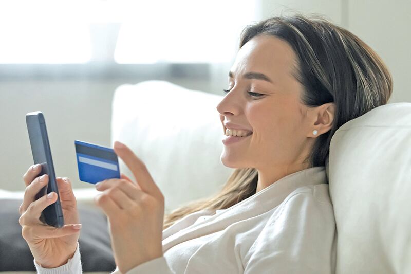 Tu app te permite pagar los servicios básicos de tu hogar: agua, luz, gas e impuestos; puedes ahorrar, bloquear tus cuentas y generar códigos digitales para evitar fraudes.