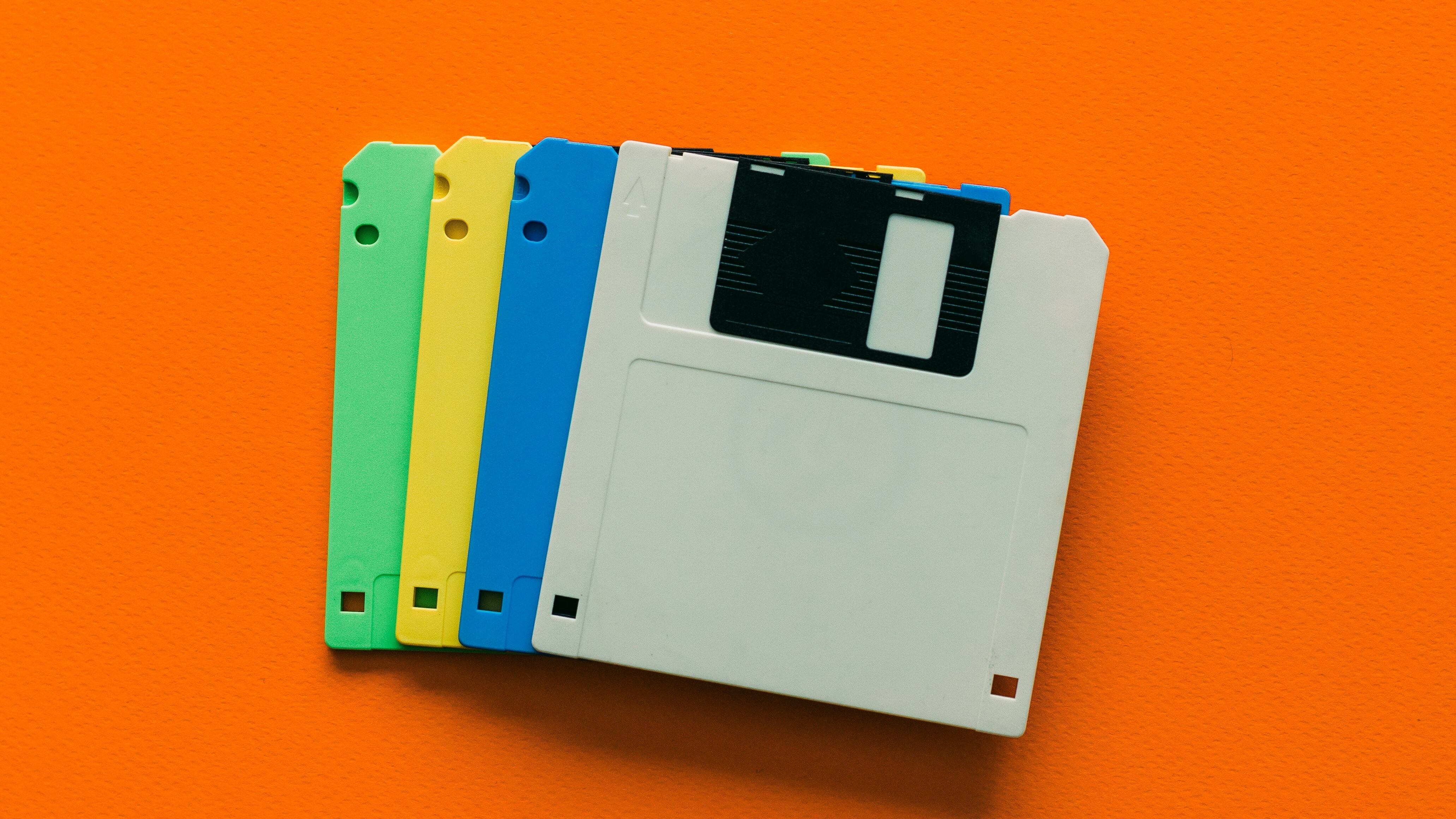 A medida que los sistemas que dependen de disquetes se actualizan, esta tecnología se enfrenta a una desaparición eminente.