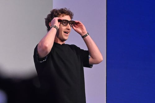 Zuckerberg te observa: Meta confiesa que entrena a su IA espiando cada movimiento de sus empleados en la PC