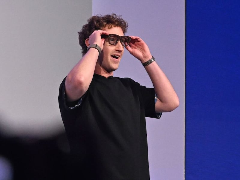 Zuckerberg te observa: Meta confiesa que entrena a su IA espiando cada movimiento de sus empleados en la PC