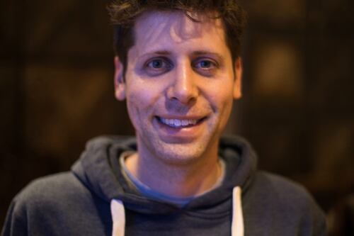Sam Altman tranquiliza a Apple y Samsung: no va a crear un smartphone con Inteligencia Artificial
