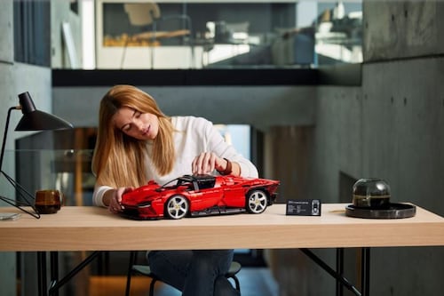 LEGO presenta su impresionante carro modelo Ferrari Daytona SP3 de más de 3.700 piezas