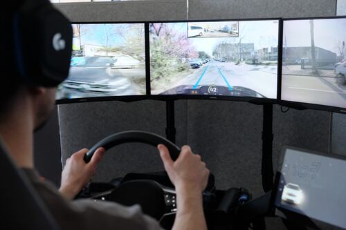 Conducción remota: ¿Cómo funciona este vehículo eléctrico manejado desde una oficina?