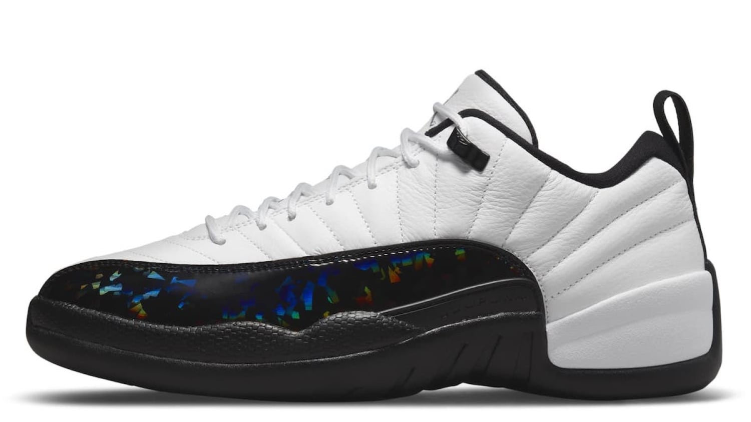 Las zapatillas Air Jordan 12 Low 25 years in China estarán disponibles a partir del 4 de agosto en la tienda en línea Nike SNKRS, por 200 dólares. Servirán para festejar los 25 años de la Jordan Brand en China.