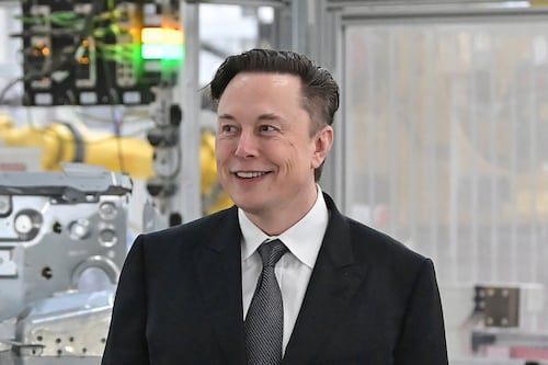 Elon Musk apunta a México: Ya hay opciones para planta de Tesla, según AMLO
