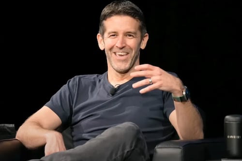 ¿El regreso de Steve Jobs? Quién es John Ternus, el ingeniero que toma las riendas de Apple para recuperar su ADN visionario