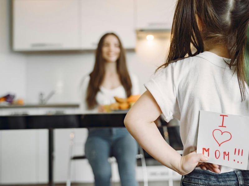 Guía de regalos para mamá: Lo que nos entregó la Inteligencia Artificial de Google (y un poco más)