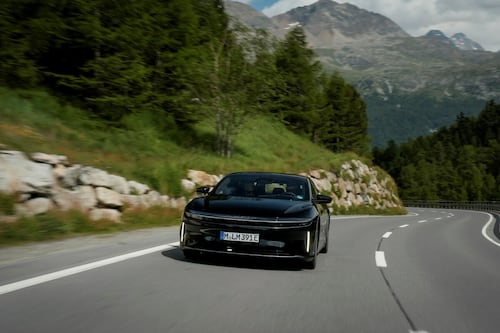 ¡La autonomía eléctrica se corona con Lucid! Su auto superó los 1.000 km sin cargar, ¡dejando atrás a Mercedes-Benz y rompiendo un Récord Guinness!