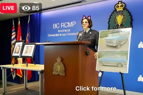 Fail: Policía de Canadá transmite rueda de prensa sobre asesinato con filtro de gatito