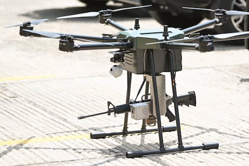 ¡Ciberpunk en la frontera! Drones con ametralladoras y perros robot: el futuro de la guerra contra el narco en México