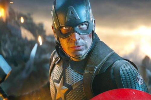 Capitán América puede levantar su escudo y el Mjölnir, pero Chris Evans considera pesado su nuevo iPhone