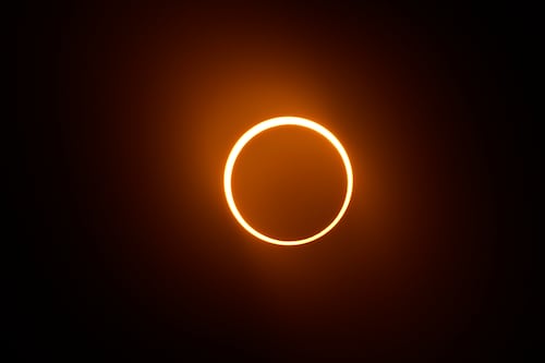 NASA comparte brutal video de anillo de fuego del eclipse solar del 14 de octubre