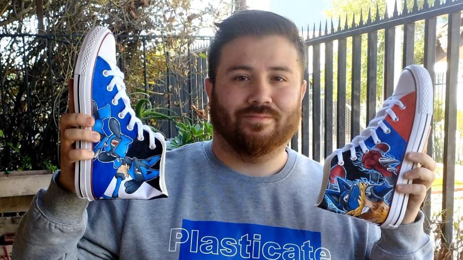 El artista chileno se enfoca en las zapatillas Converse para las ilustraciones.