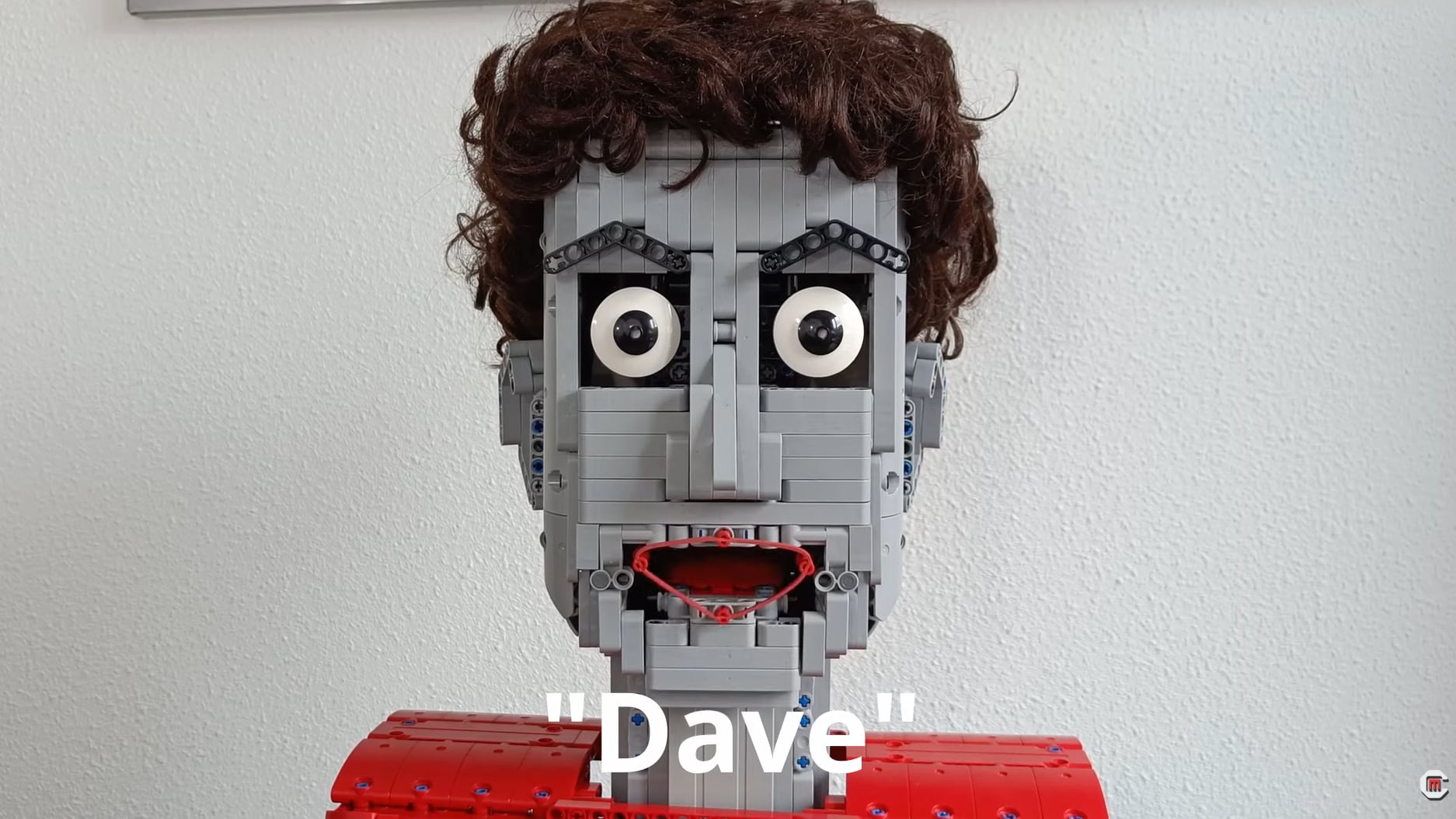 Un robot que usa inteligencia artificial y fue creado con piezas de LEGO