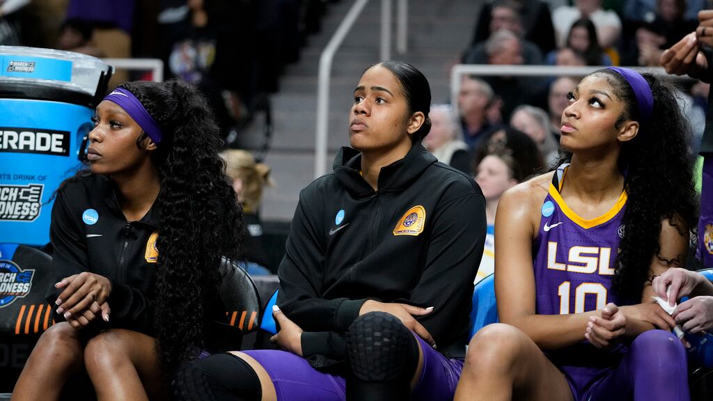 LSU no cantó el himno de EEUU