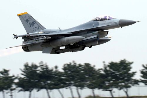 Desclasifican documentos de las Fuerzas Aéreas que revelan el choque de un avión F-16 con un OVNI en 2023
