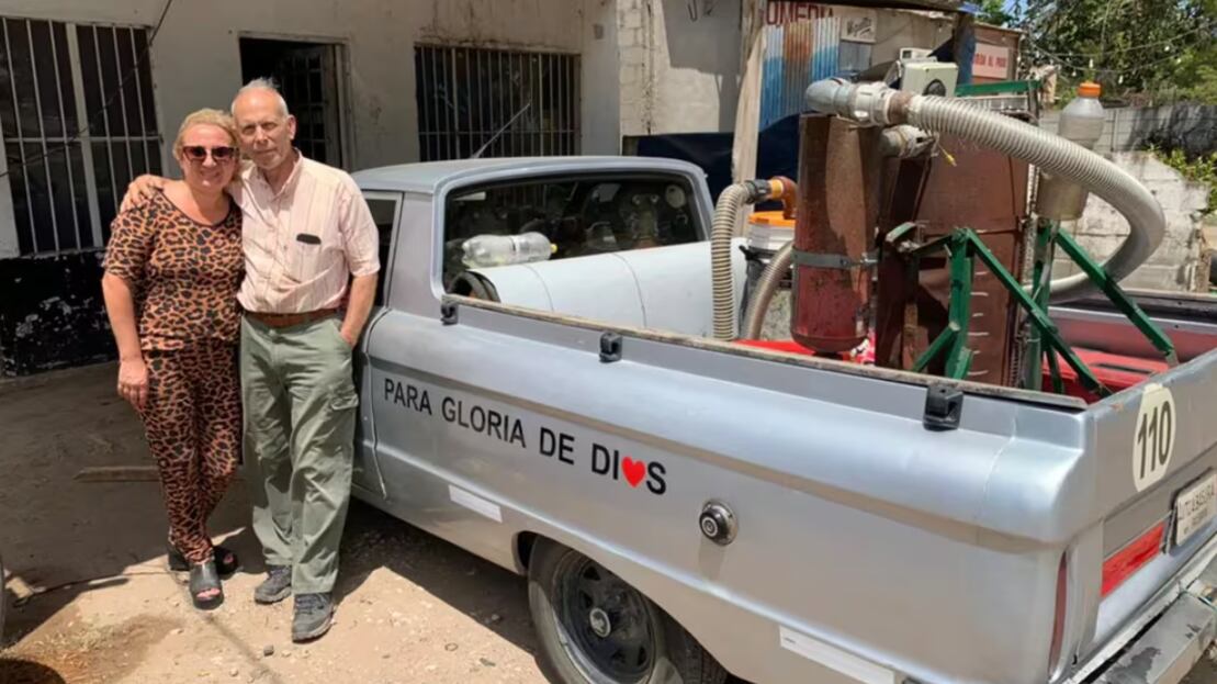 El inventor del auto que funciona con basura ahora logró generar energía eléctrica con el mismo método